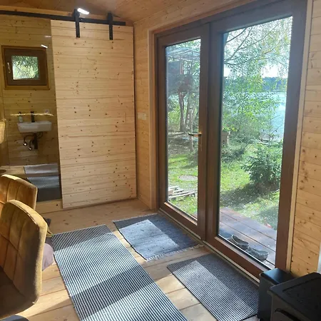 Glamping - Maringotka U Tobika مكان تخييم