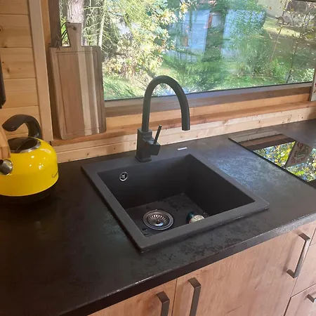 Glamping - Maringotka U Tobika مكان تخييم *