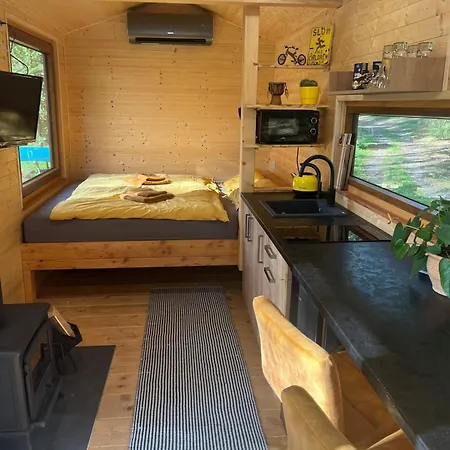Campeggio Glamping - Maringotka U Tobika Holany
