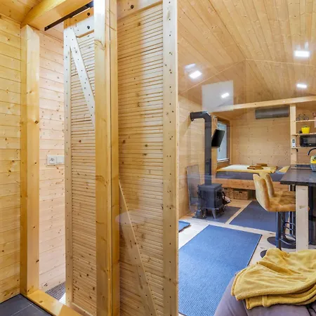 캠프장 Glamping - Maringotka U Tobika *