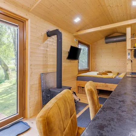 캠프장 Glamping - Maringotka U Tobika *