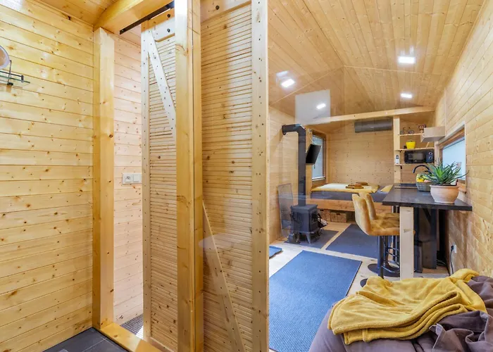 캠프장 Glamping - Maringotka U Tobika *