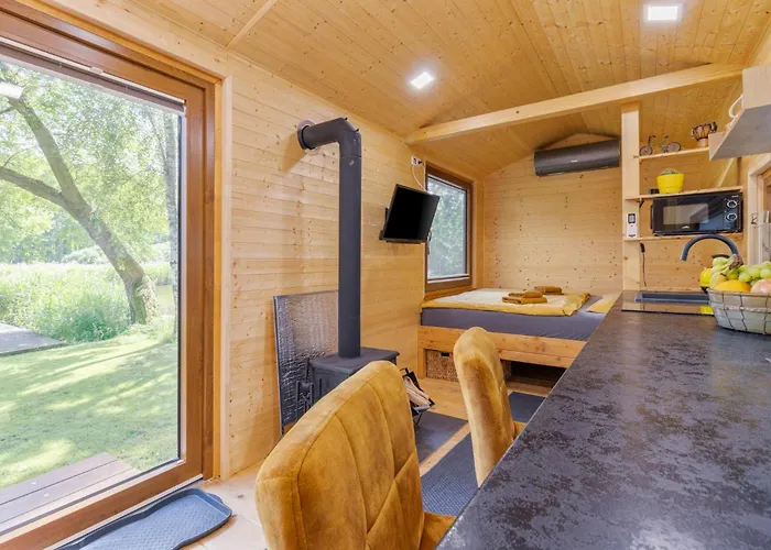 캠프장 Glamping - Maringotka U Tobika *